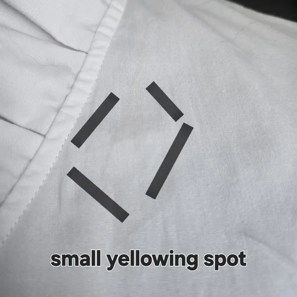 Chic White Ruffled Blouse - Picture 10 of 11